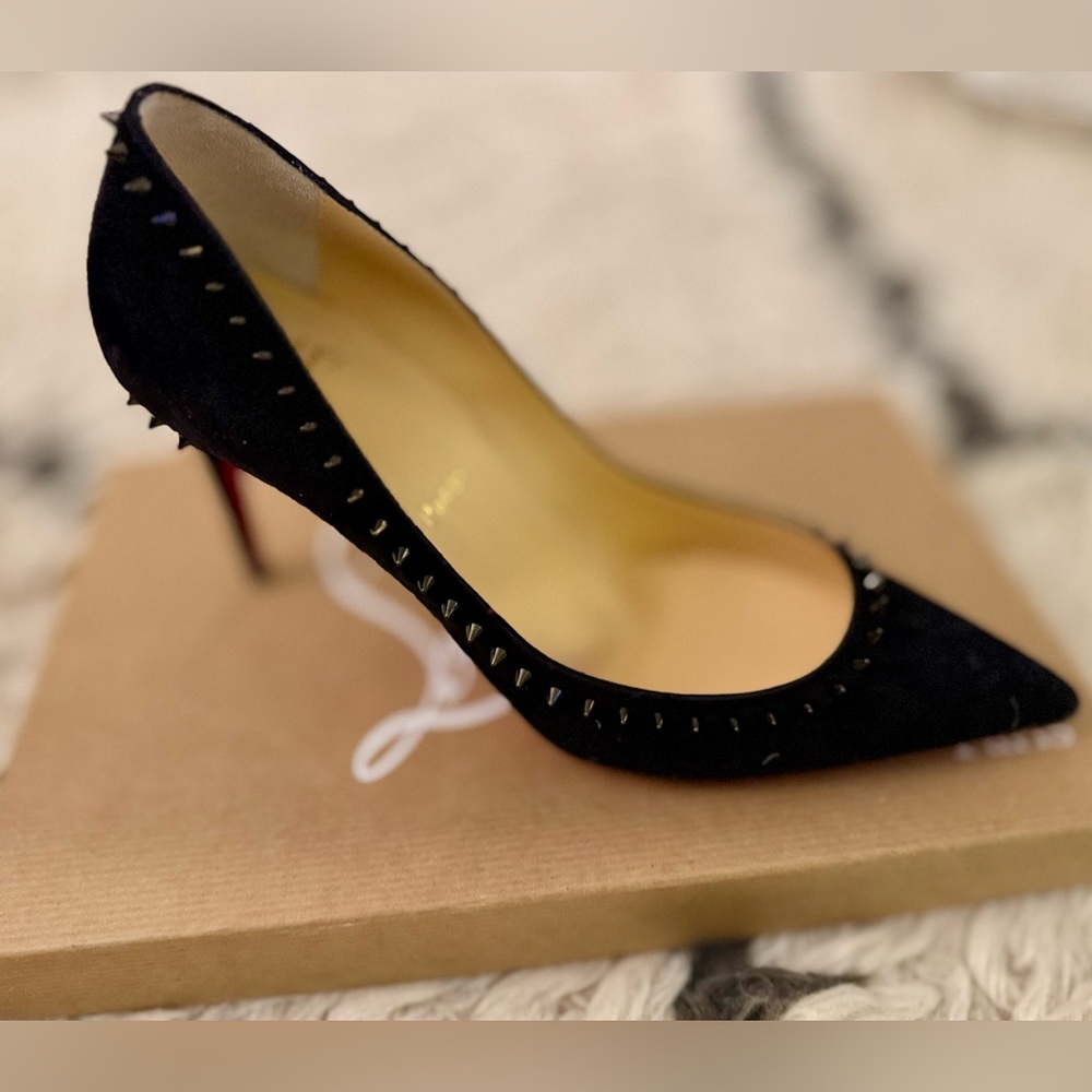 Christian Louboutin Anjalina Studded Pointed Toe Pump - Size 37 (7) - Picture 6 of 8